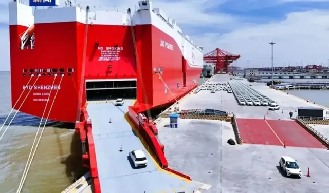 Поставки автомобилей из Китая в Россию рухнули на 42 процента