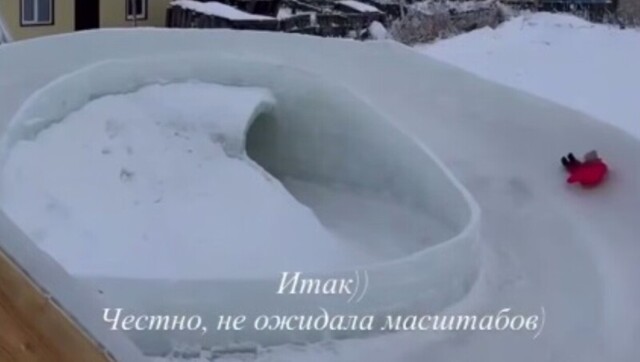 Житель новосибирского села построил огромную ледяную горку для детей