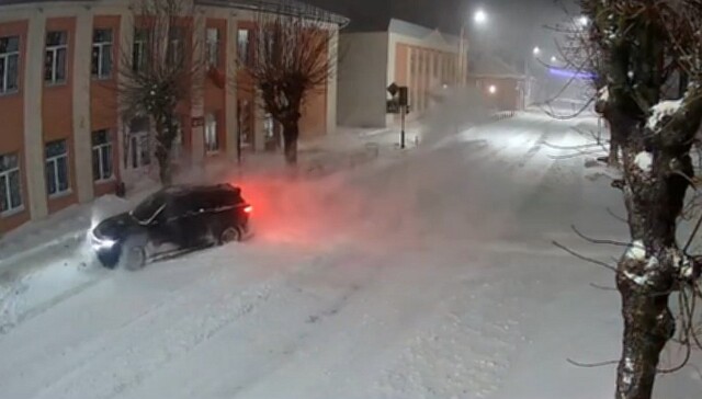 Белорус два раза въехал в забор, чтобы получить страховку, но вместо этого лишился прав