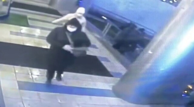 Женщина украла миллион рублей из рюкзака москвича