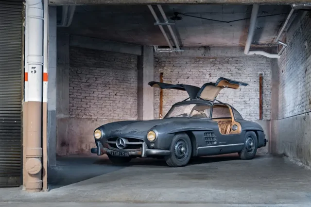 Ржавый Mercedes-Benz 300 SL продали на аукционе за рекордные 5 245 000 долларов