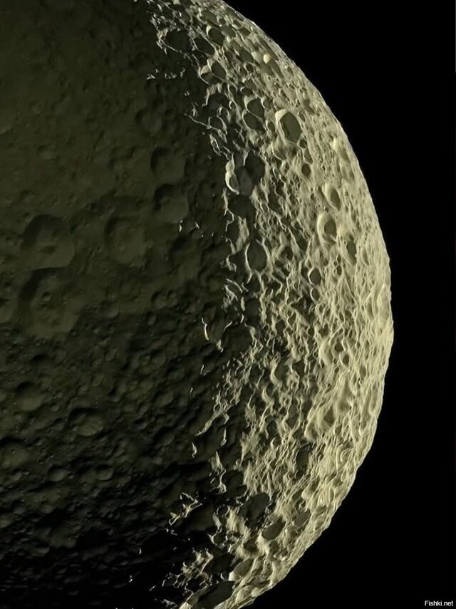 Самое детализированное изображение Мимаса — «Звезды Смерти» Сатурна