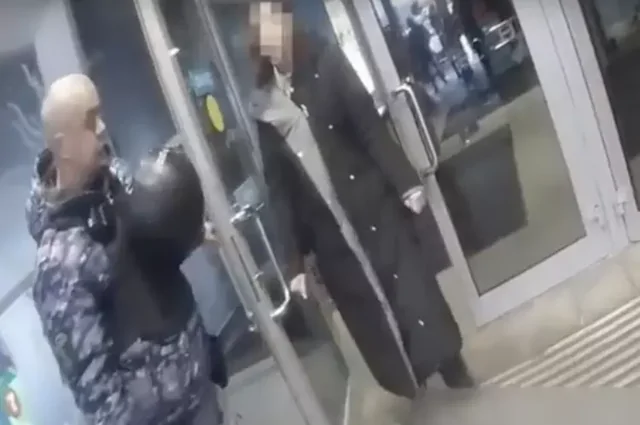 «Не дали выпить пиво»: девушка грозилась утопиться в аквапарке