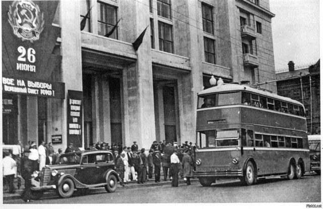В 1939 году по улицам Москвы ездили двухэтажные троллейбусы ЯТБ-3