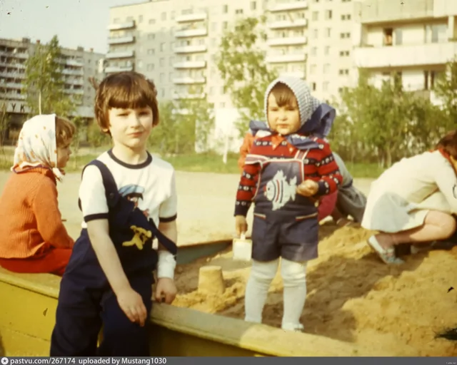 1979 Гольяново, у дома 11-1