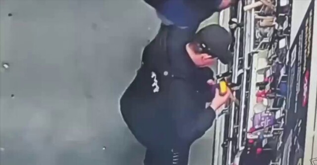 Покупатель переложил прибор в упаковку от более дешевого товара, чтобы сэкономить