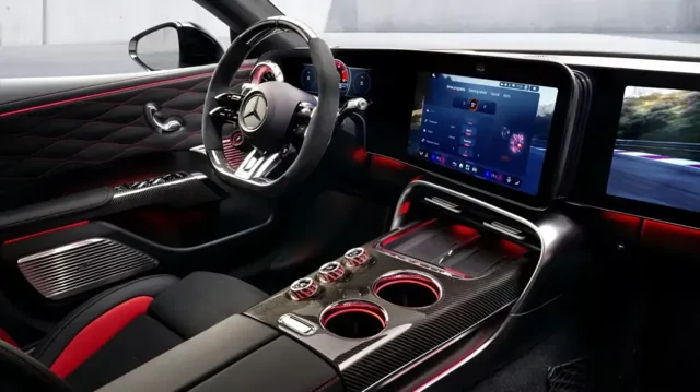 Mercedes-Benz показал интерьер нового электросуперкара AMG GT
