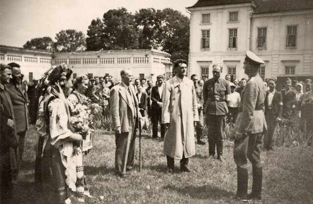 Хуже гитлеровцев