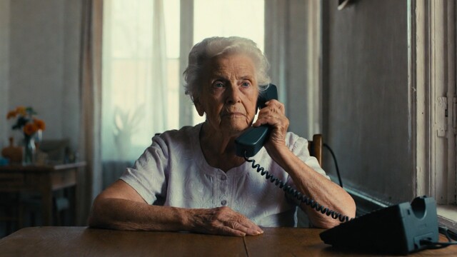 В России хотят запретить пожилым россиянам принимать звонки из-за рубежа на стационарные телефоны