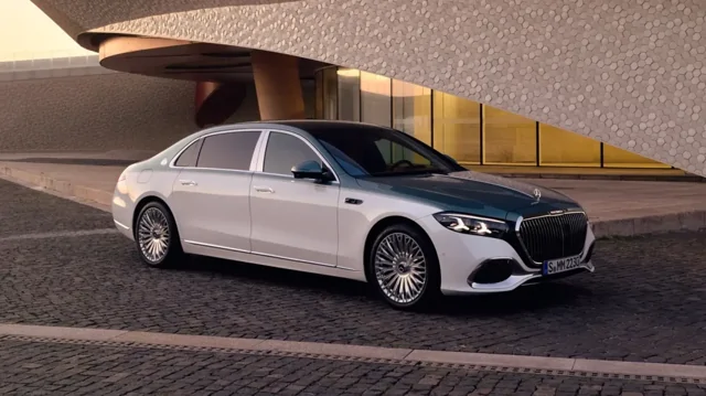 Mercedes показал обновлённый Maybach S-класса — без кожи, но с V12