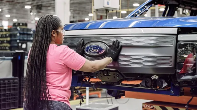 На фоне убытков глава компании Ford получил рекордную премию