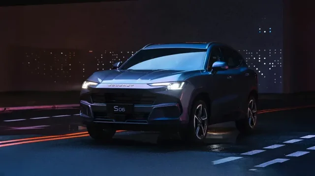 В России стартовали продажи самого доступного кроссовера Soueast