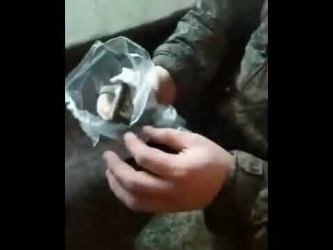 Российским солдатам выдали сгнившие маски со склада