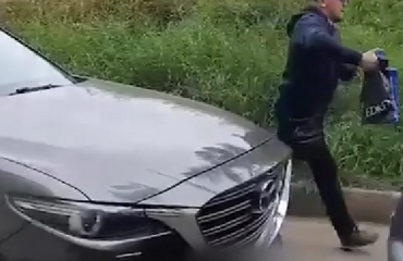 В Иркутской области мужик перегородил дорогу «скорой помощи», обложил врачей матом и ушёл по своим делам