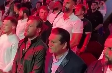 «Вы действительно феноменальные ребята»: чемпион UFC Конор Макгрегор стоя аплодировал гимну России