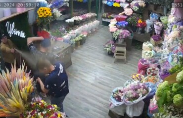 В цветочном магазине Ростова флористы жестоко расправились с грабителями-неудачниками