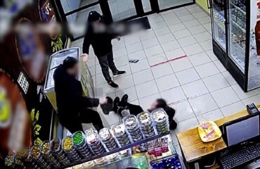 Мужчина сломал женщине позвоночник за отсутствие намордника у собак