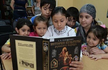 Более 87% детей мигрантов не смогли поступить в российские школы из-за новых законов