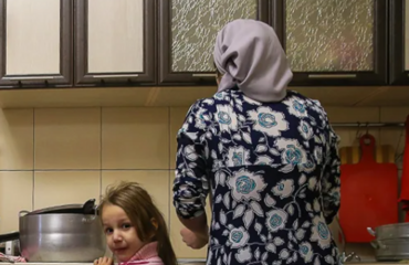 "Лучше родиться собакой, чем женщиной в дагестанской семье": кавказские мужчины обиделись на замечание блогера
