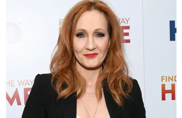 "Я выросла в другую эпоху": Джоан Роулинг раскритиковала журнал "Гламур", включивший трансгендеров* в список «Женщины года — 2025»