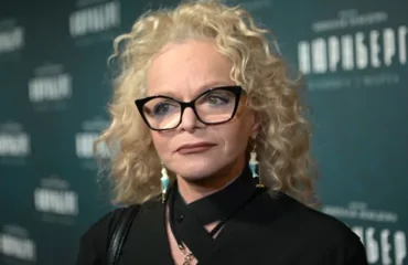 Ни пяди назад: Долина попросила об отсрочке на выселение и потребовала Полину Лурье погасить коммунальные долги за квартиру