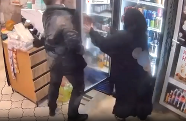 "Во власти таким людям не место": в Дагестане уволили чиновника за дебош его сына в алкомаркете