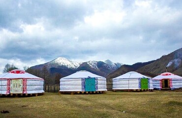 Юрты вокруг столицы, уродливые имена, водка из кумыса и другие особенности монгольской жизни