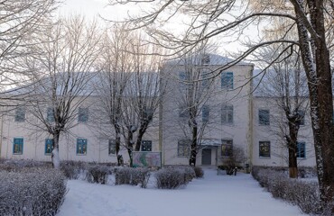 Белорус за 8 000 рублей купил психбольницу и поселился в её палате