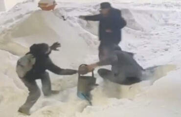 Школьников во Владимире избили жильцы элитного дома за то, что те рисовали на стенах