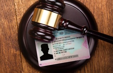 Суд вернул права водителю, которого подставили патрульные