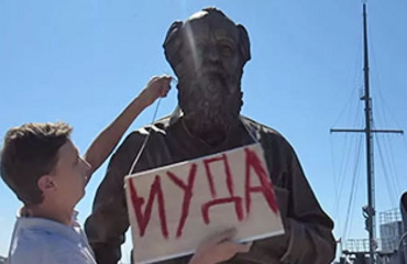 Во Владивостоке памятник Солженицыну перенесут подальше от центра города