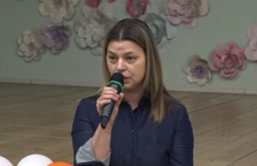 В Красноярске депутат назвала молящихся напоказ мусульман «муфтиками» и вызвала скандал