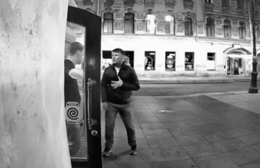 Конфликт у входа в бар на улице Рубинштейна