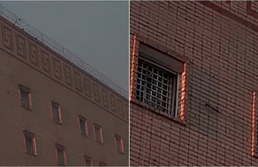 Жительница Казани засняла, как заключённые передают мелкие предметы через носок и верёвку