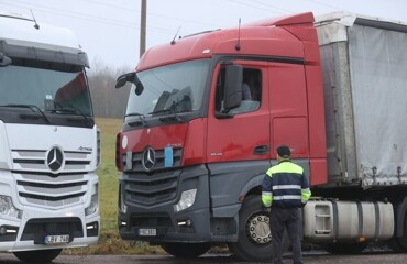 Литовские перевозчики не могут выкупить свои фуры из Беларуси из-за собственных санкций