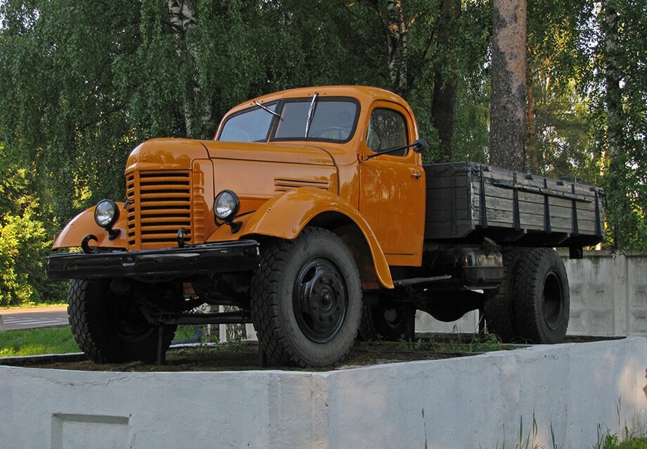 ЗИС-150 — советский среднетоннажный грузовой автомобиль, выпускавшийся с 1947 по 1957 год. Он стал родоначальником второго поколения автомобилей ЗИС/ЗИЛ