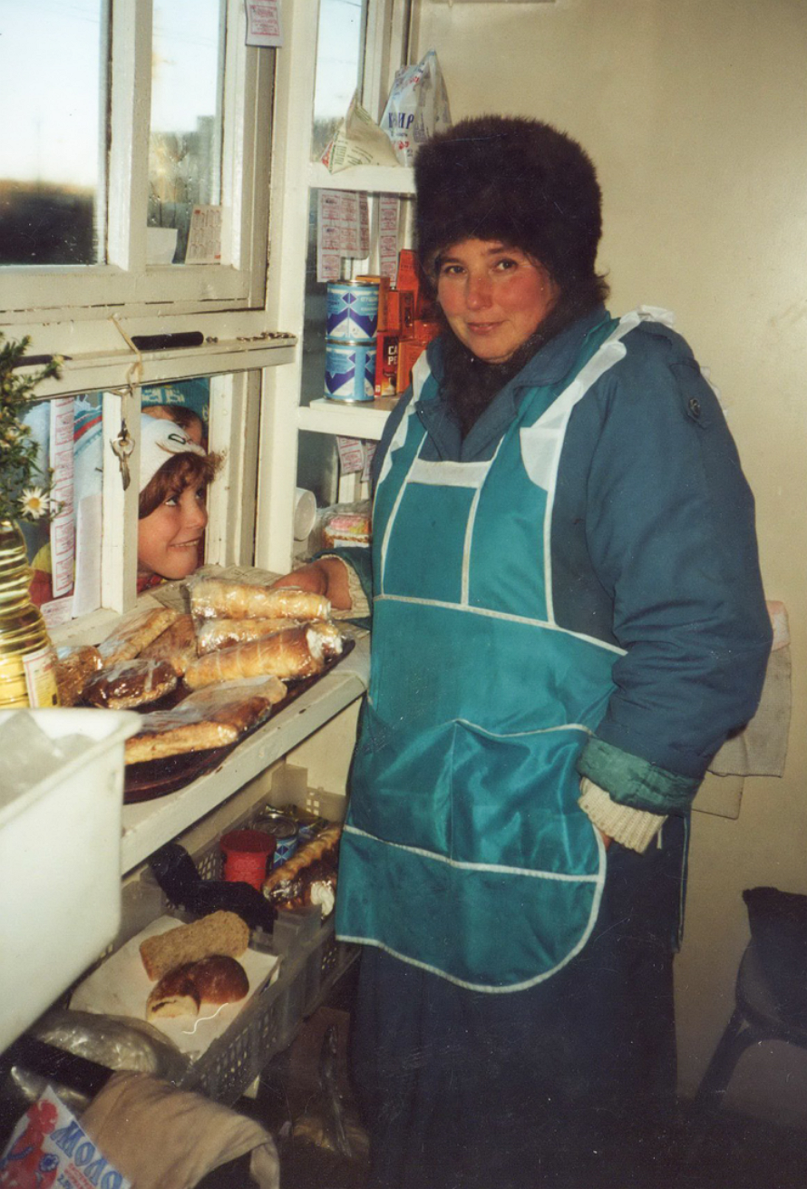 Самара 1990-х годов - продавец в ларьке