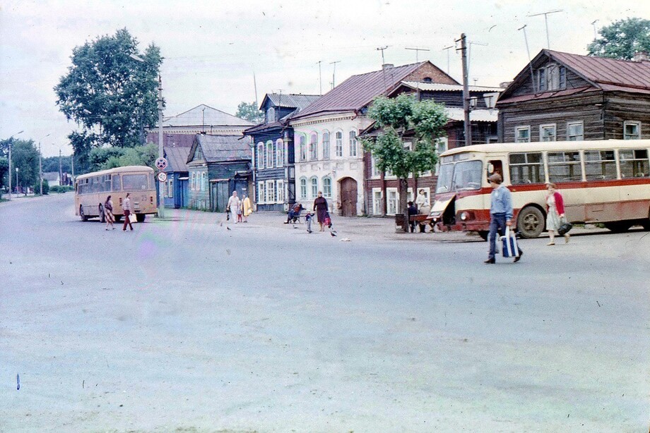 Переносимся в Тверскую область. Улица Дзержинского в славном городе Торжок.