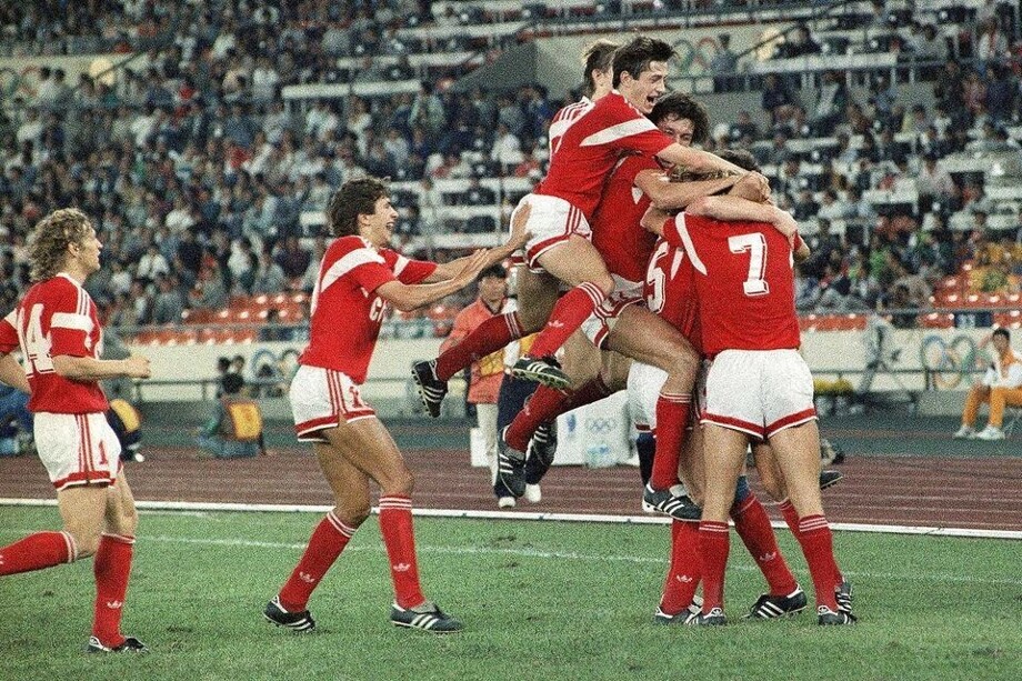 1988 год. Сборная СССР по футболу проводит выдающийся год.