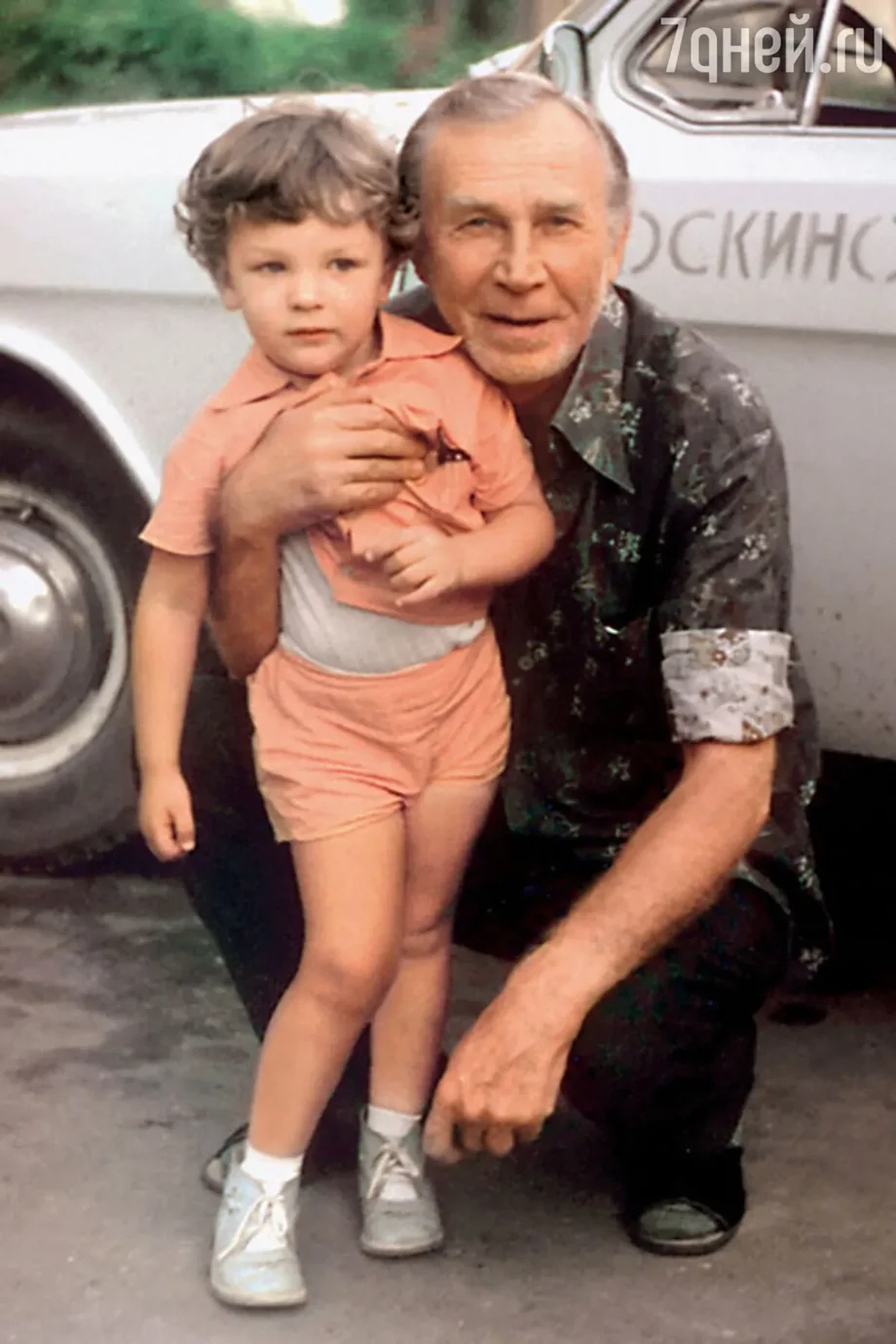 Иван Лапиков с внуком