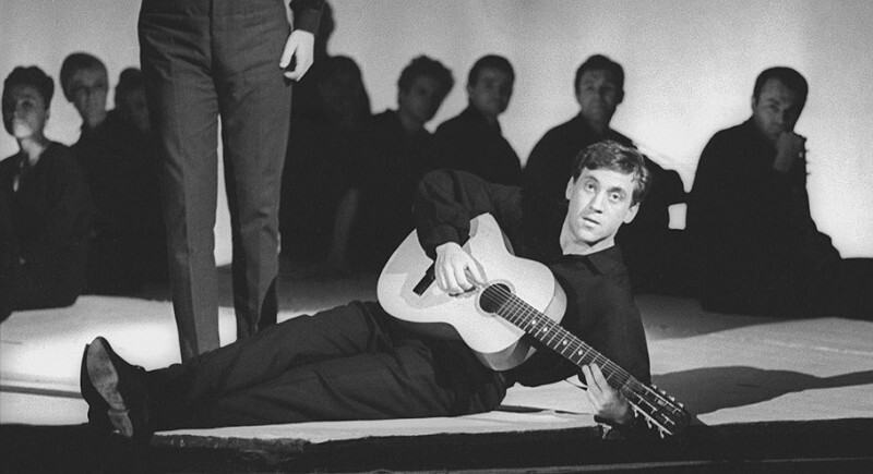 Владимир Высоцкий в спектакле "Антимиры". Театр на Таганке. 1966