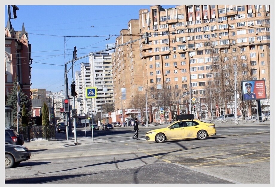Всю старую застройку справа и слева снесли в конце семидесятых - начале восьмидесятых годов.