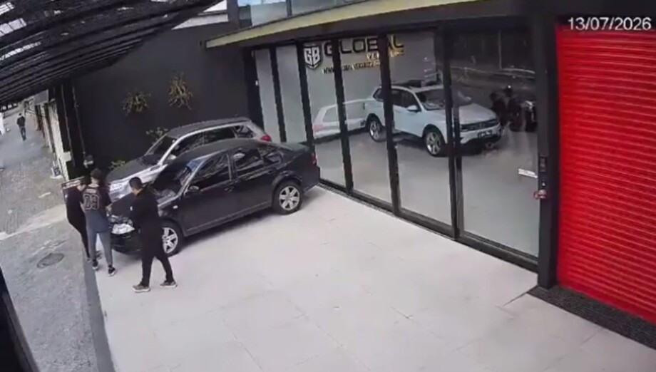 Бразильский полицейский подстрелил парней, пытавшихся подшутить над своими знакомыми