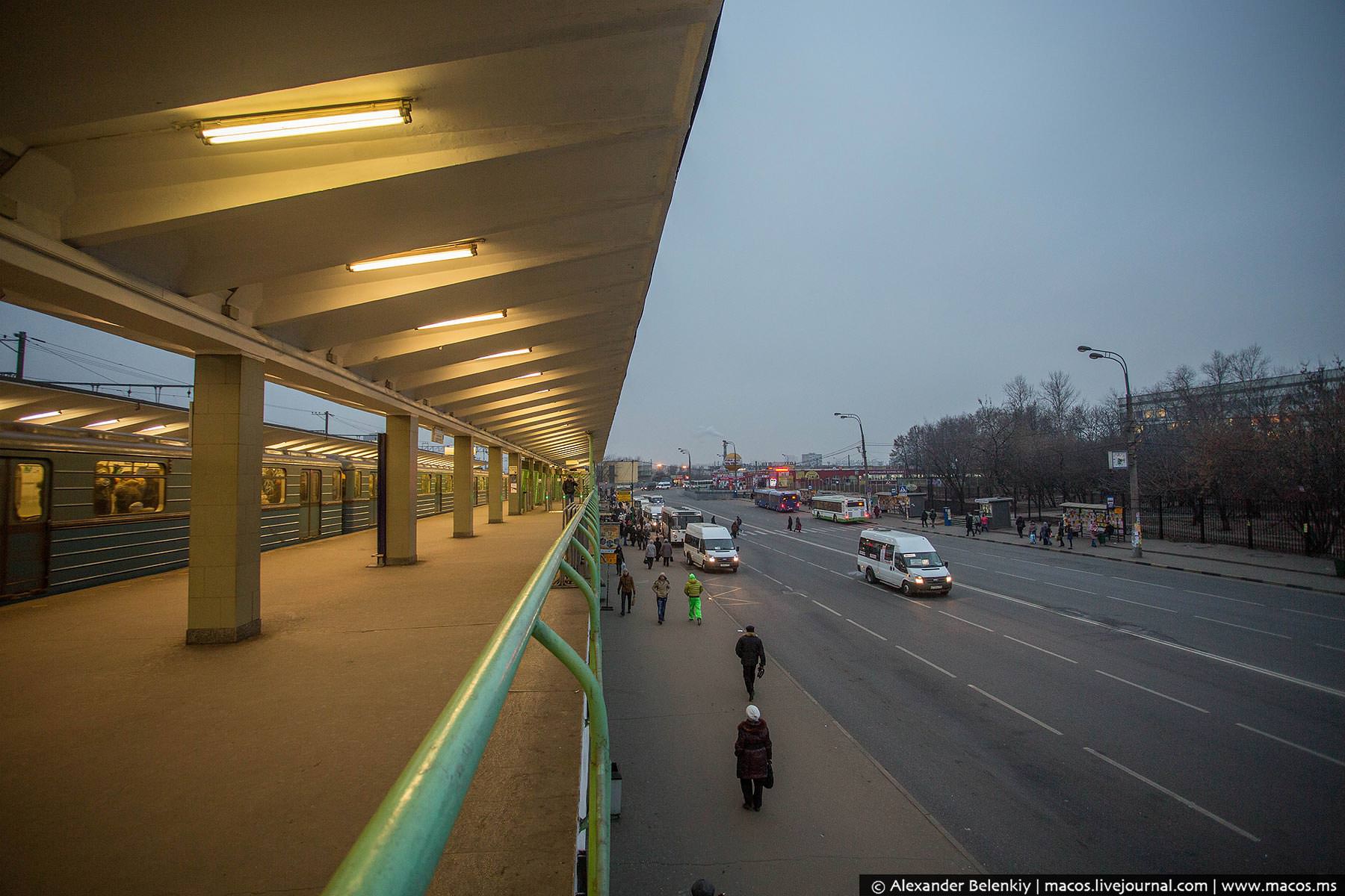 Выхино москва. Станция метро Выхино. Станция Выхино Москва. Район метро Выхино. Платформа Выхино, Москва.