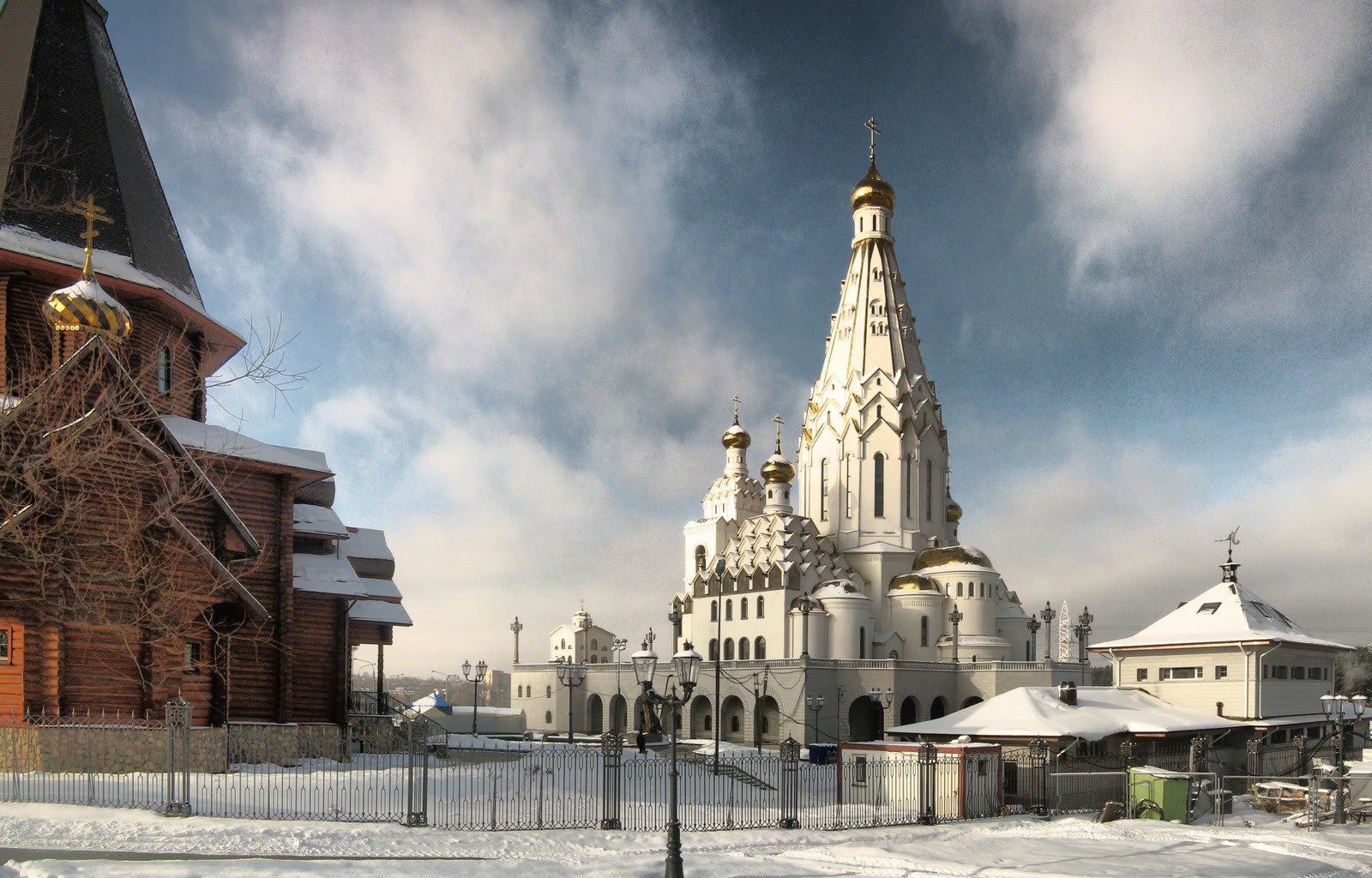 Церковь всех святых фото. Всехсвятская Церковь Минск зимой. Всехсвятский храм. Всехсвятская часовня Мурманск. Храмовый комплекс Минск.