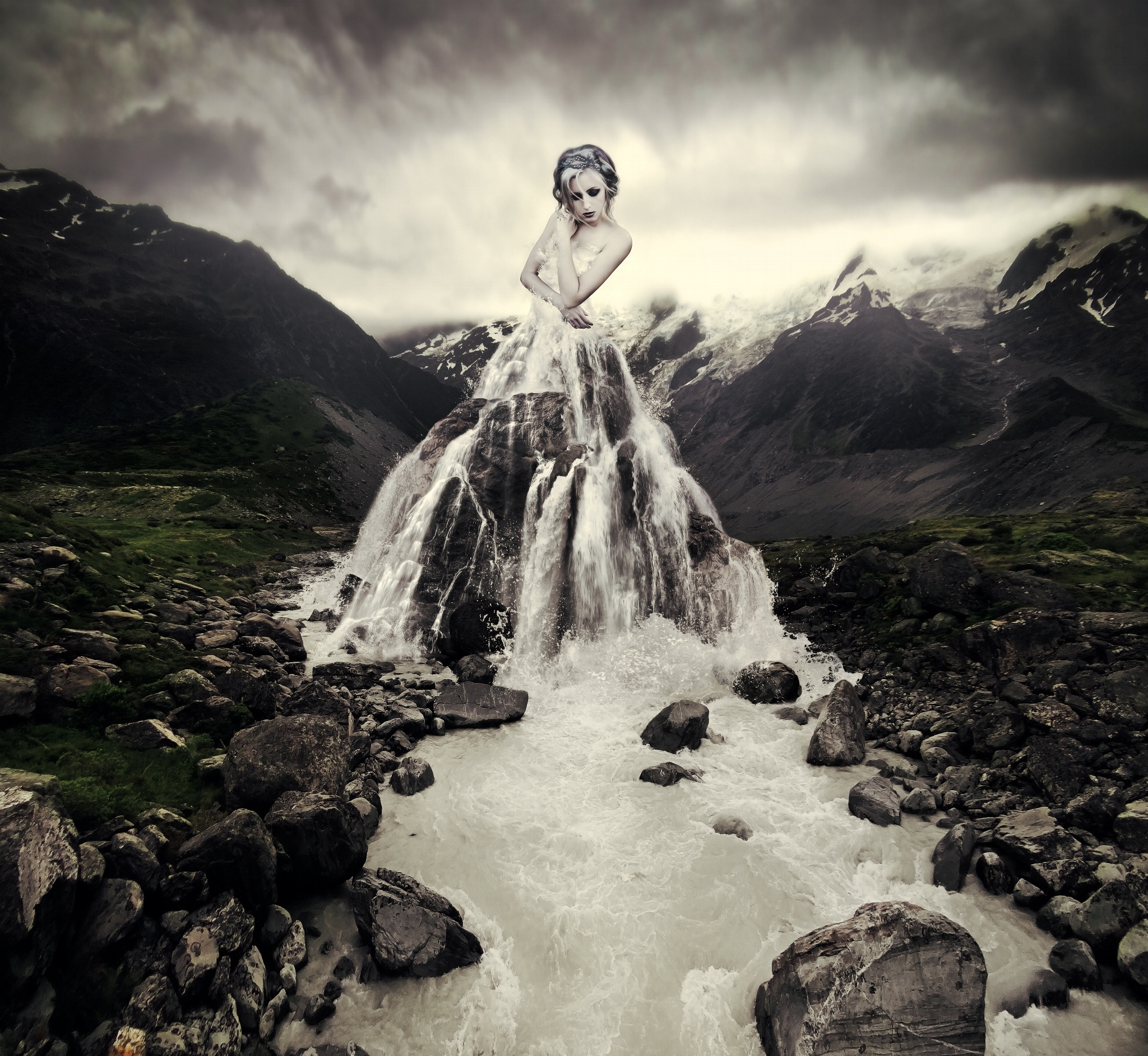 Тест водопад. Девушка у водопада. Богиня водопада. Водопад сюрреализм. Фотосессия на водопадах портрет.
