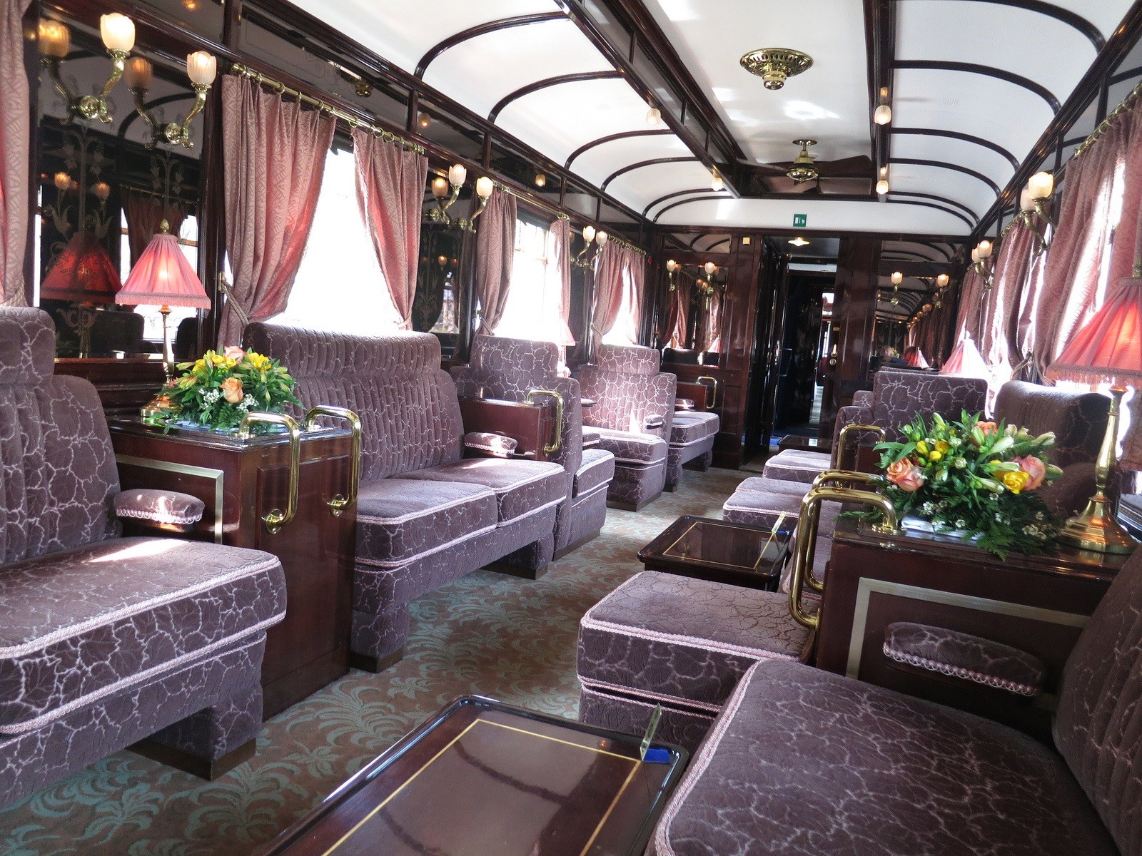 Восточный экспресс сайт. Восточный экспресс Венеция-Симплон. Venice Simplon-Orient-Express. Легендарный поезд Venice Simplon-Orient-Express. Venice Simplon-Orient Express поезд.