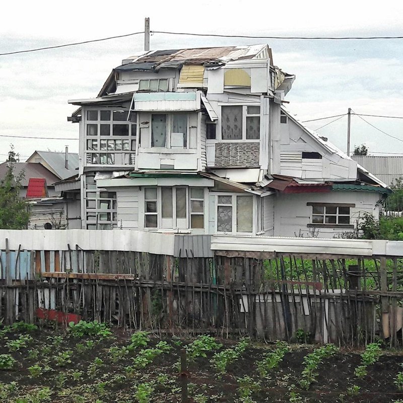 Есть такие дома. Странный дом (weird house). Дом перевернутый вверх дном польша. Необычные домики. Есть такие дома.